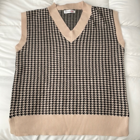 Sweaters - ‼️SALE‼️Houndstooth oversized sweater vest pullover